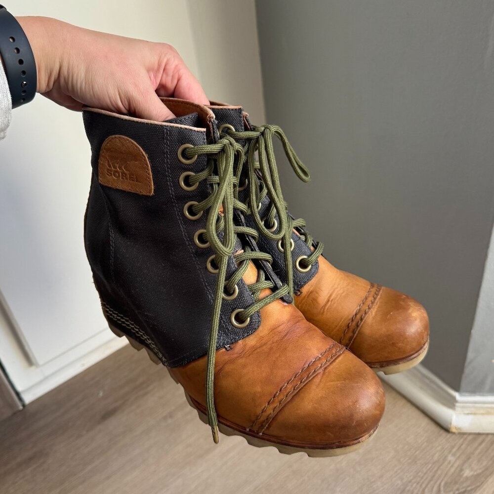 Classic Sorel Wedge Booties - Size 8.5